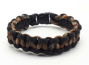 Paracord bracelet with buckle