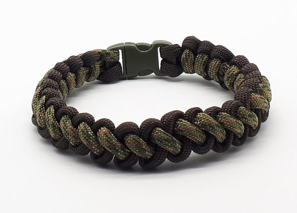 Paracord bracelet with buckle