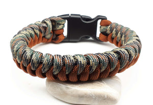 Paracord bracelet with buckle